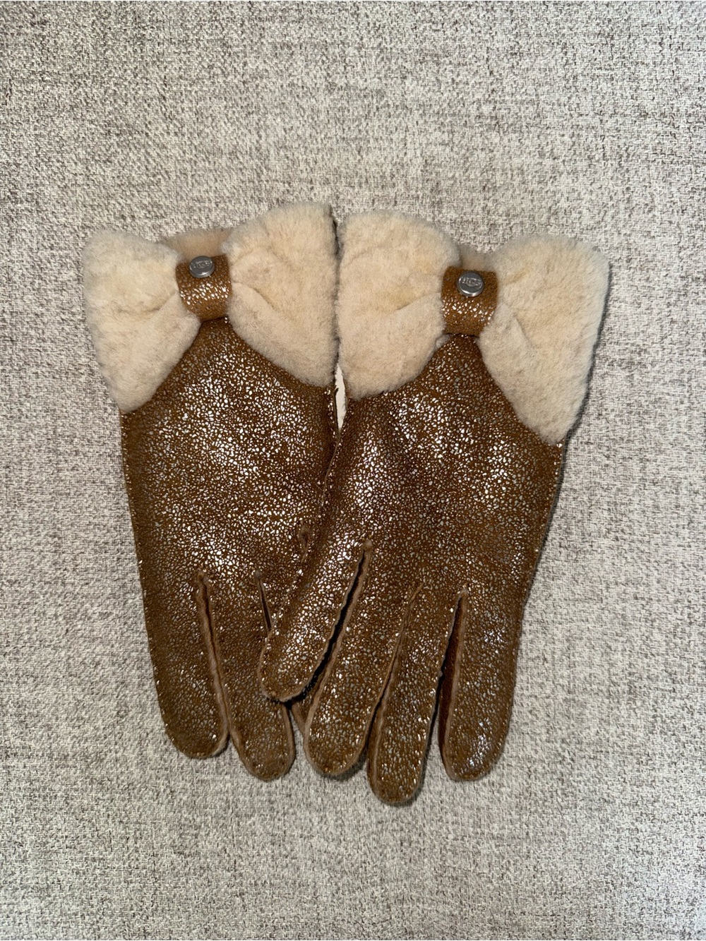 Ugg Women's Gloves with Cream Shearling Cuff
